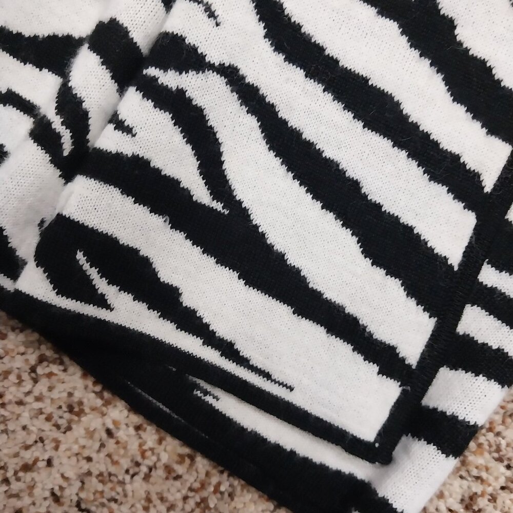 3764 Size XL Black Roz & Ali Cowl Neck Shell & Zebra Print JonesStudio Cardigan. - Picture 4 of 10